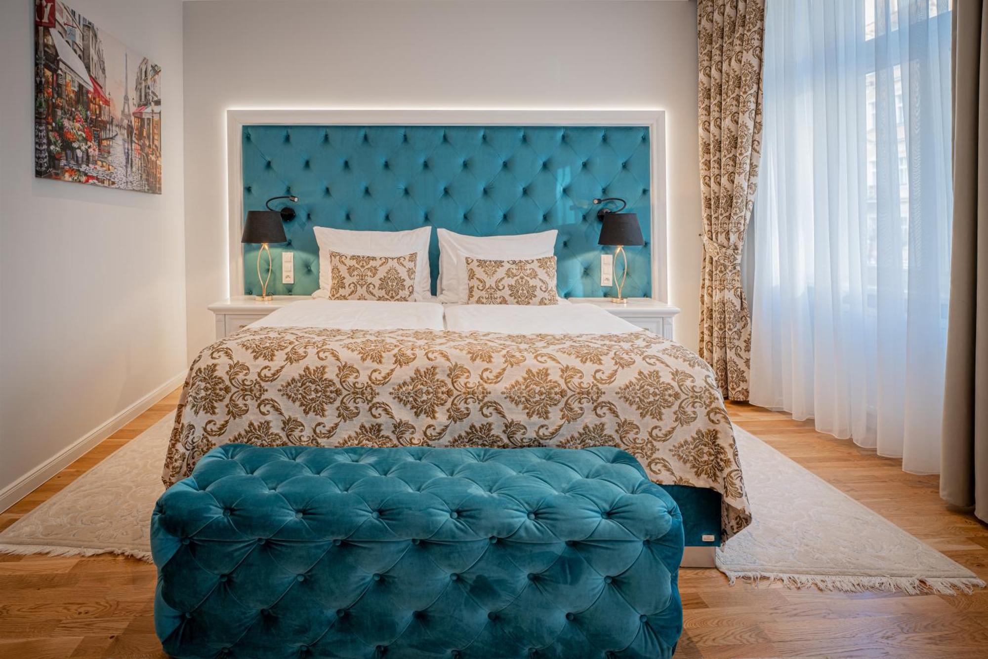 Golden Key Boutique Hotel 卡罗维发利 外观 照片