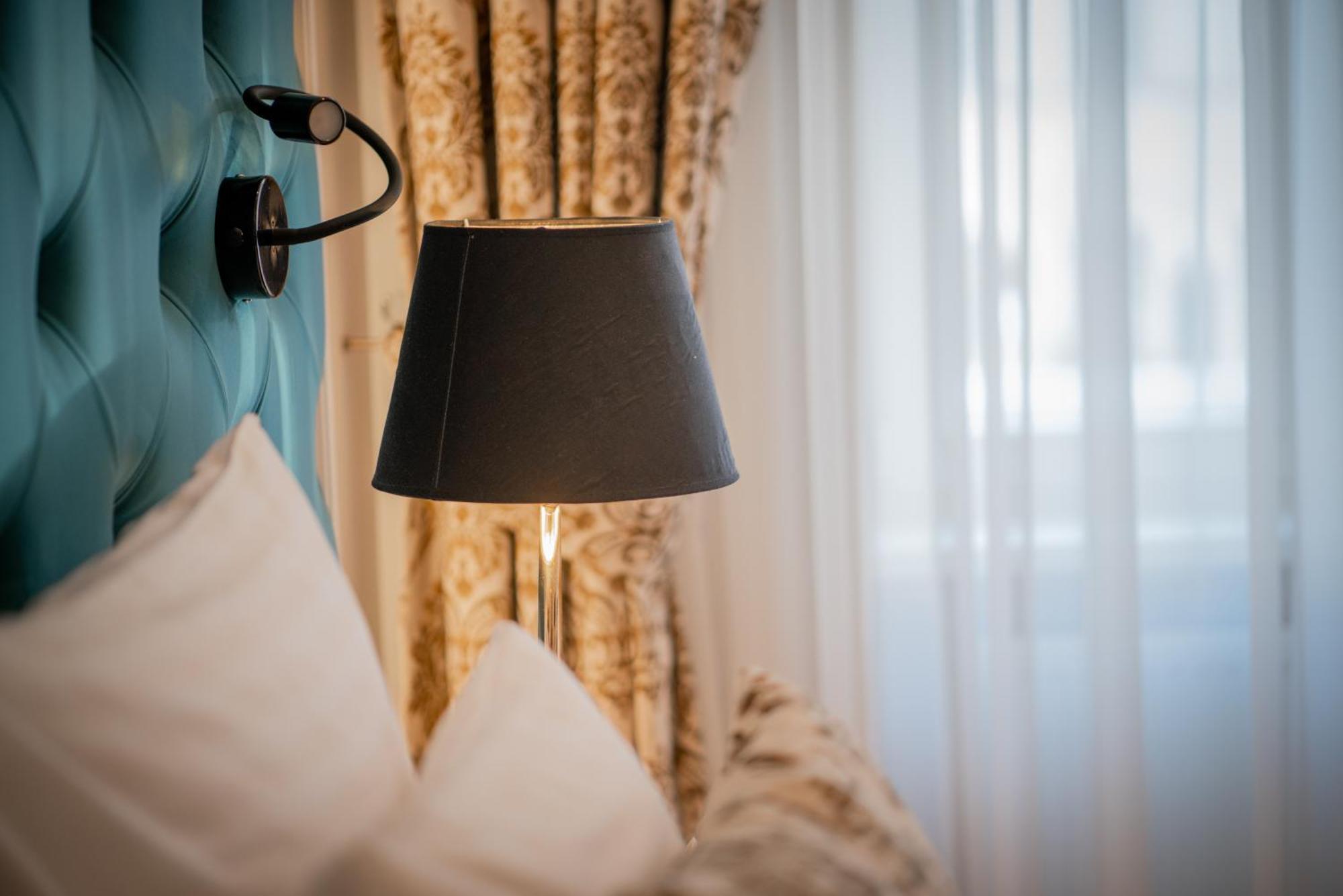 Golden Key Boutique Hotel 卡罗维发利 外观 照片