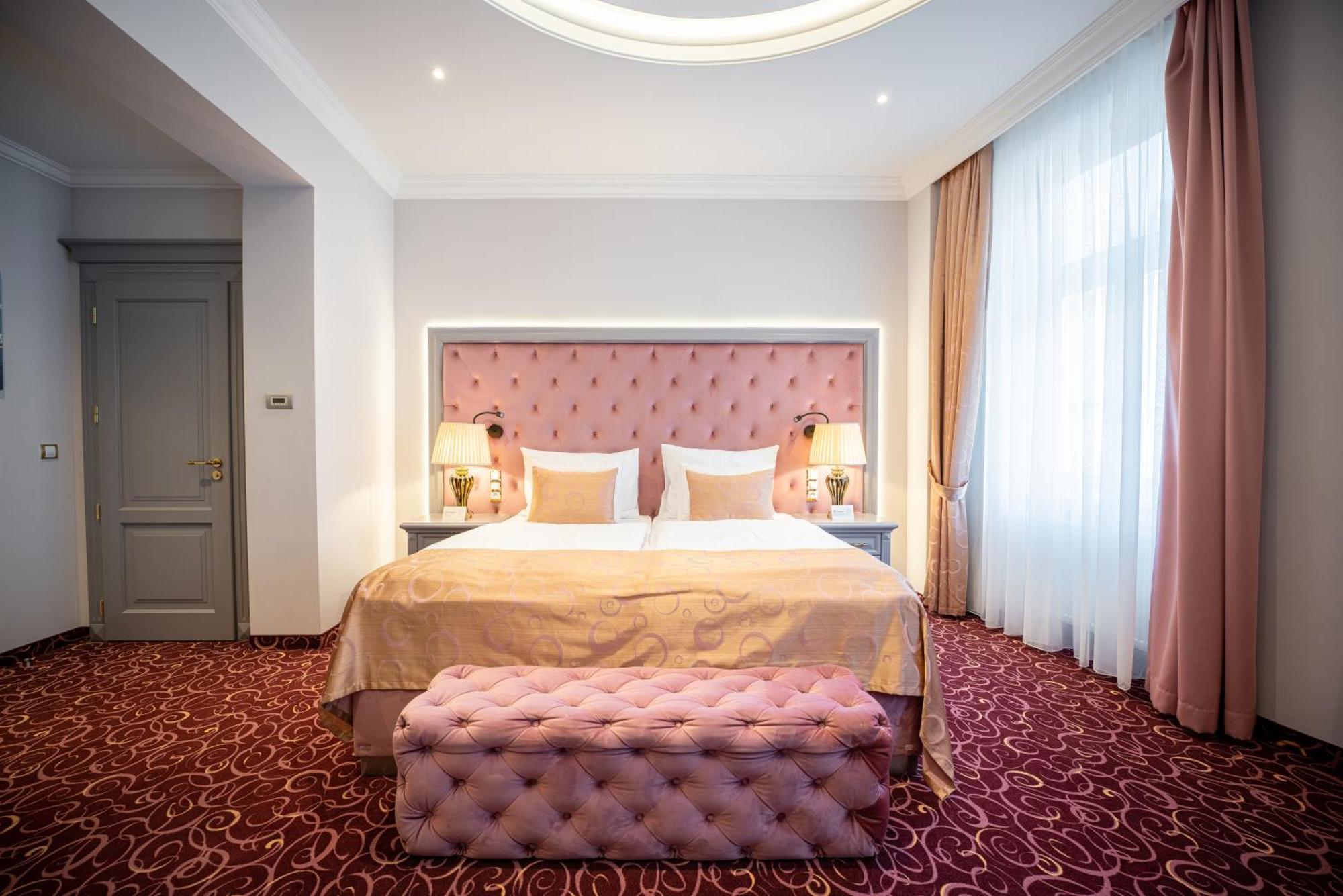 Golden Key Boutique Hotel 卡罗维发利 外观 照片