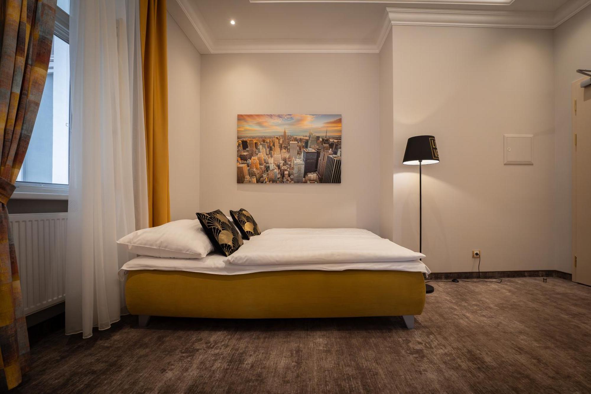 Golden Key Boutique Hotel 卡罗维发利 外观 照片