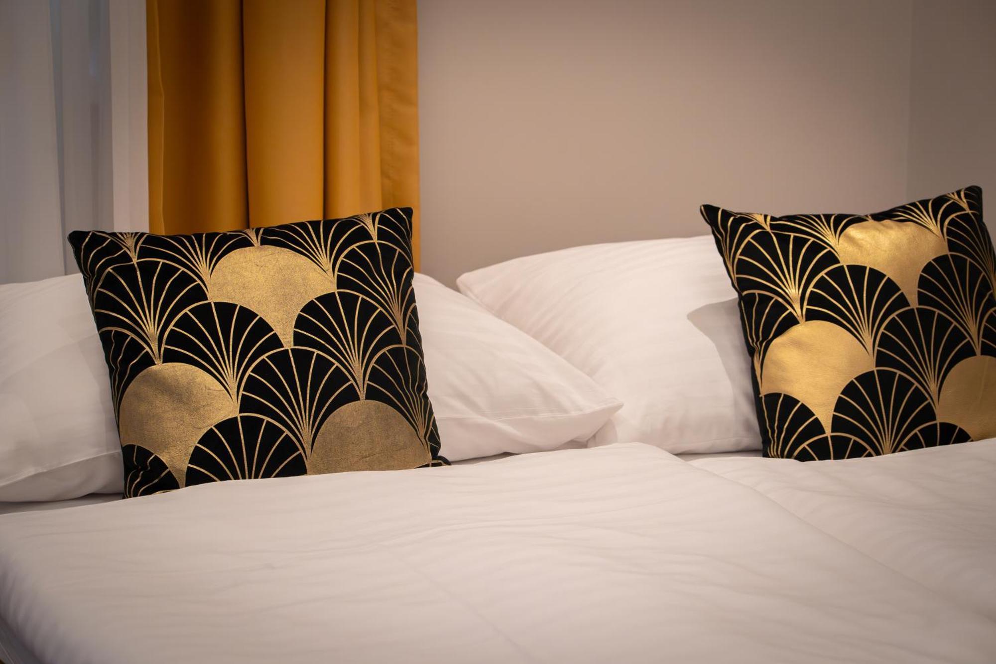 Golden Key Boutique Hotel 卡罗维发利 外观 照片