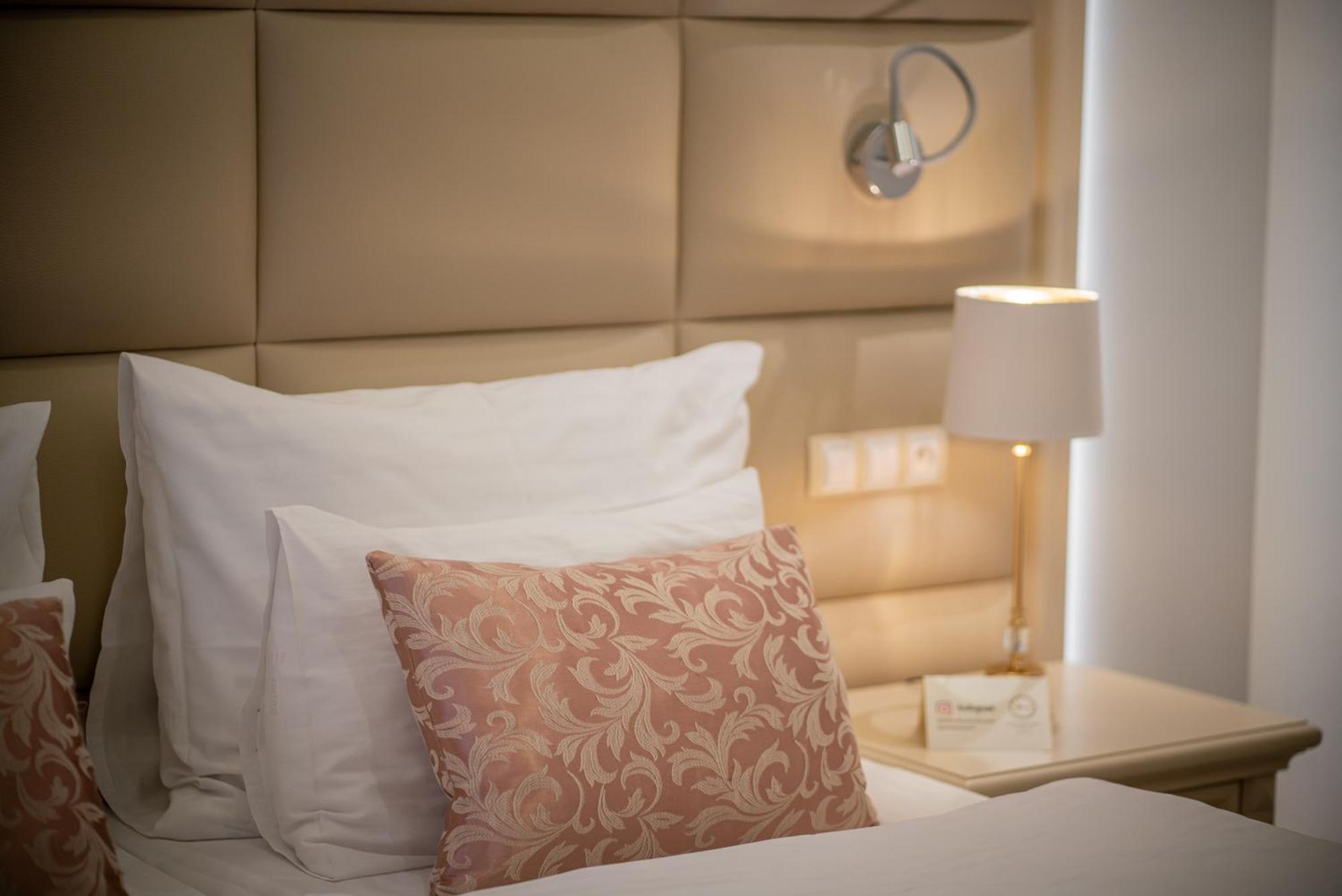 Golden Key Boutique Hotel 卡罗维发利 外观 照片
