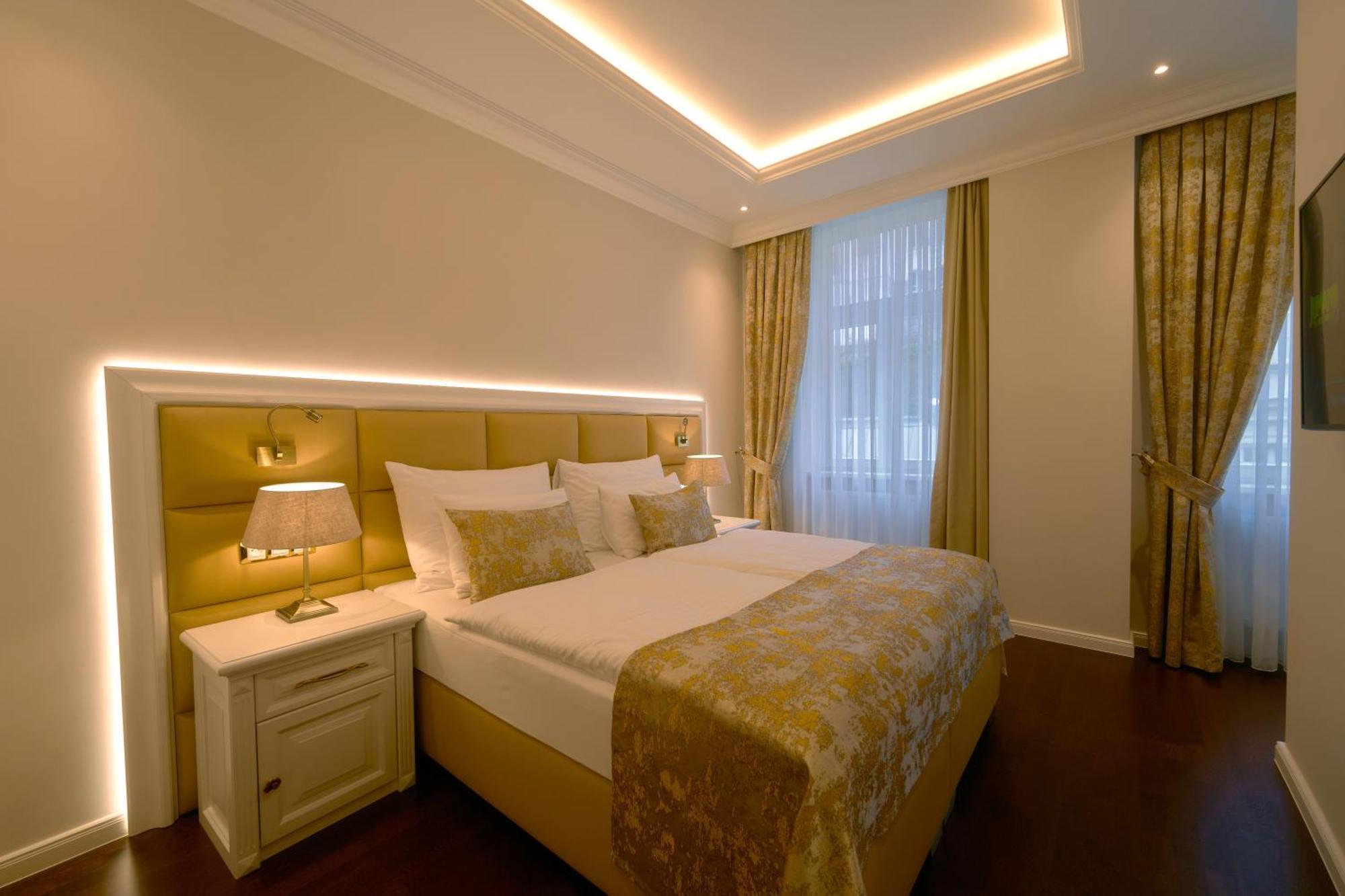 Golden Key Boutique Hotel 卡罗维发利 外观 照片