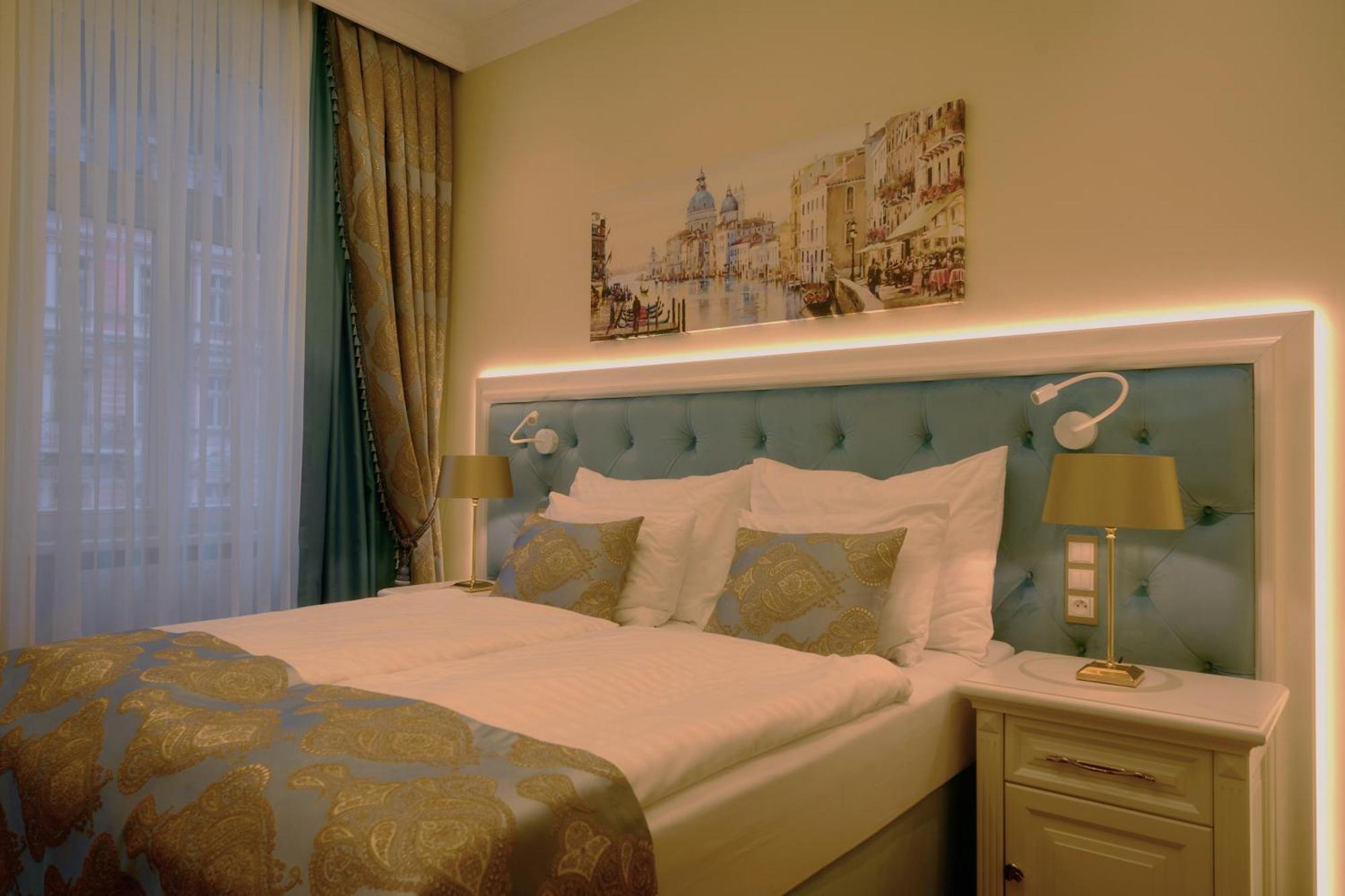 Golden Key Boutique Hotel 卡罗维发利 外观 照片