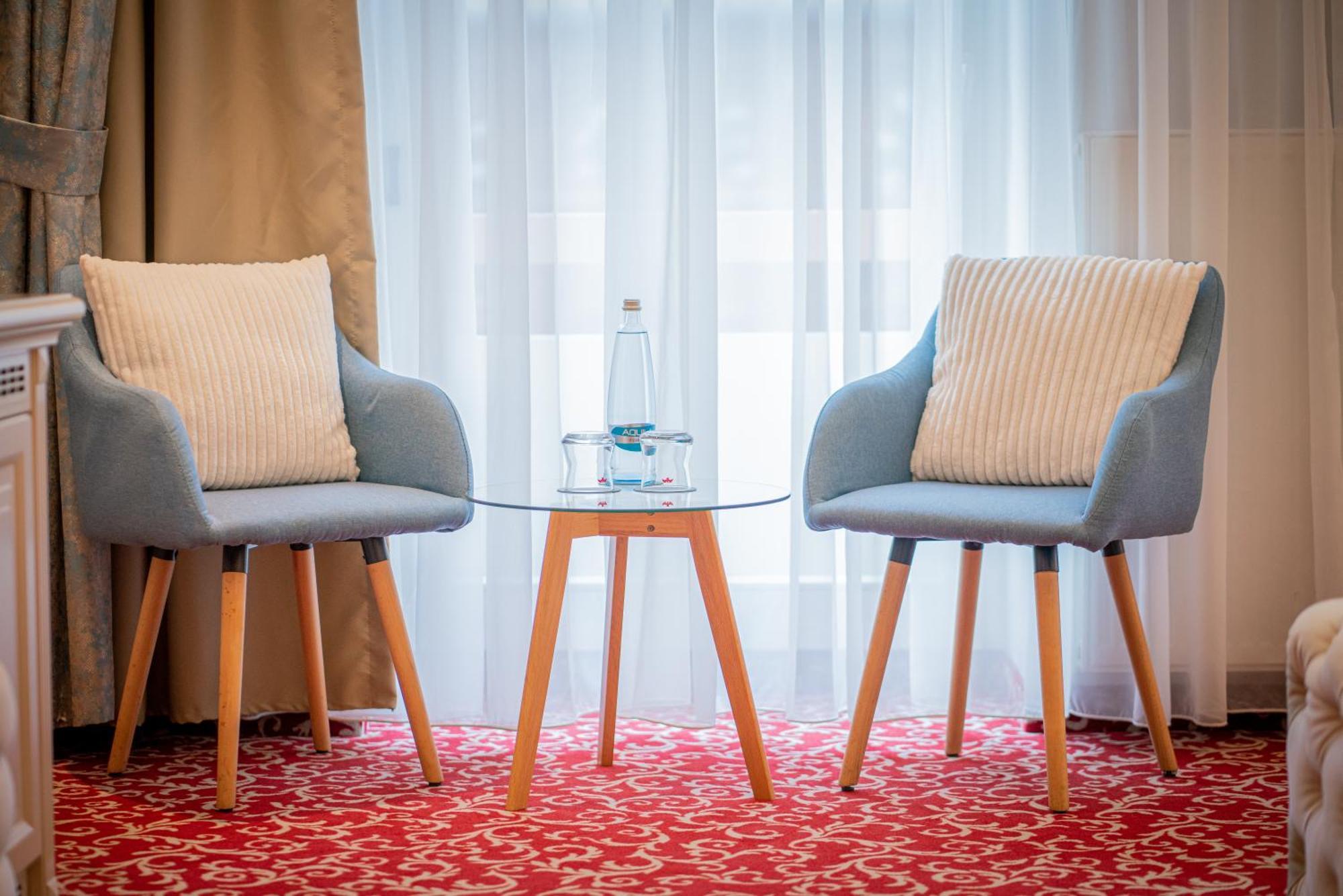 Golden Key Boutique Hotel 卡罗维发利 外观 照片