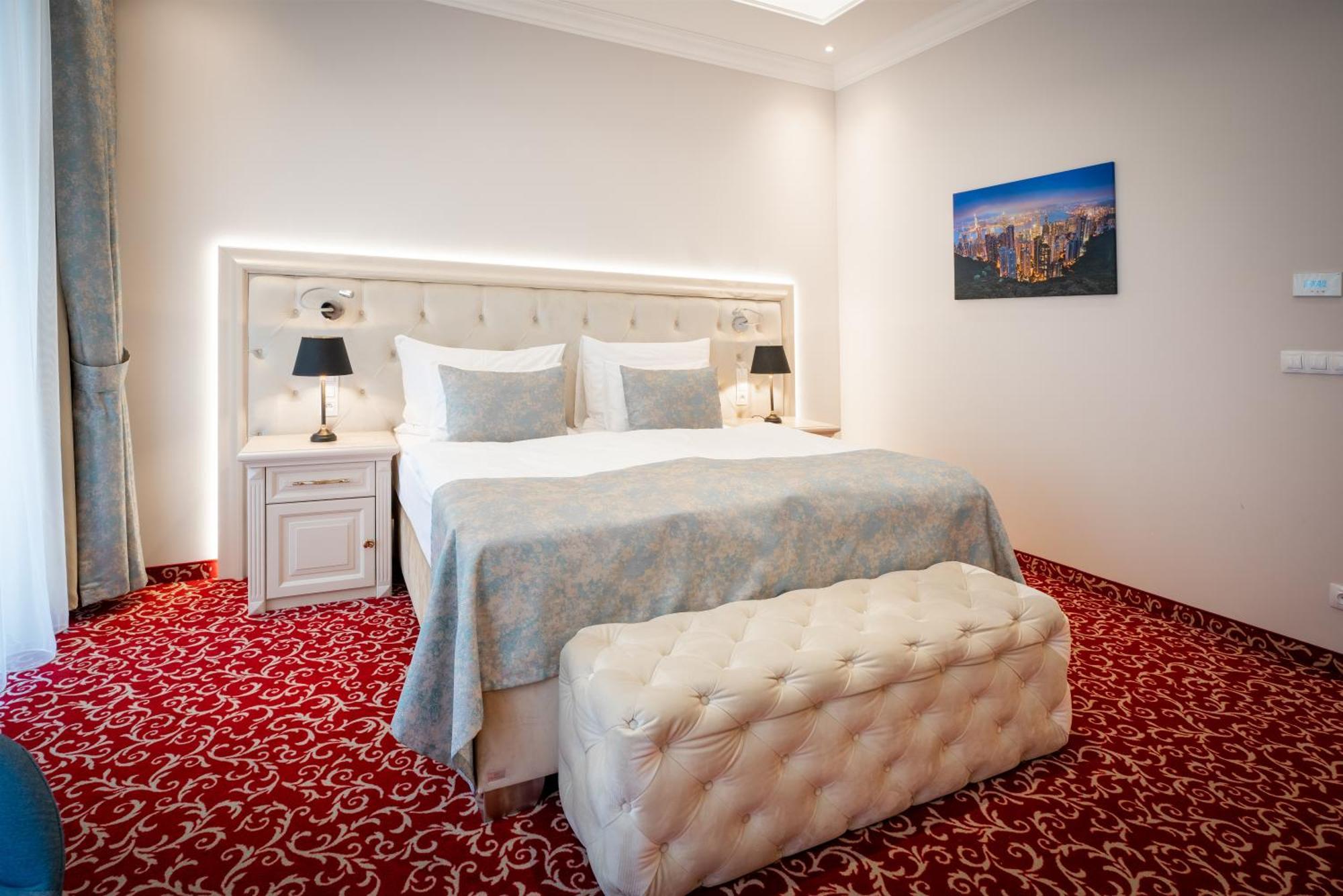 Golden Key Boutique Hotel 卡罗维发利 外观 照片
