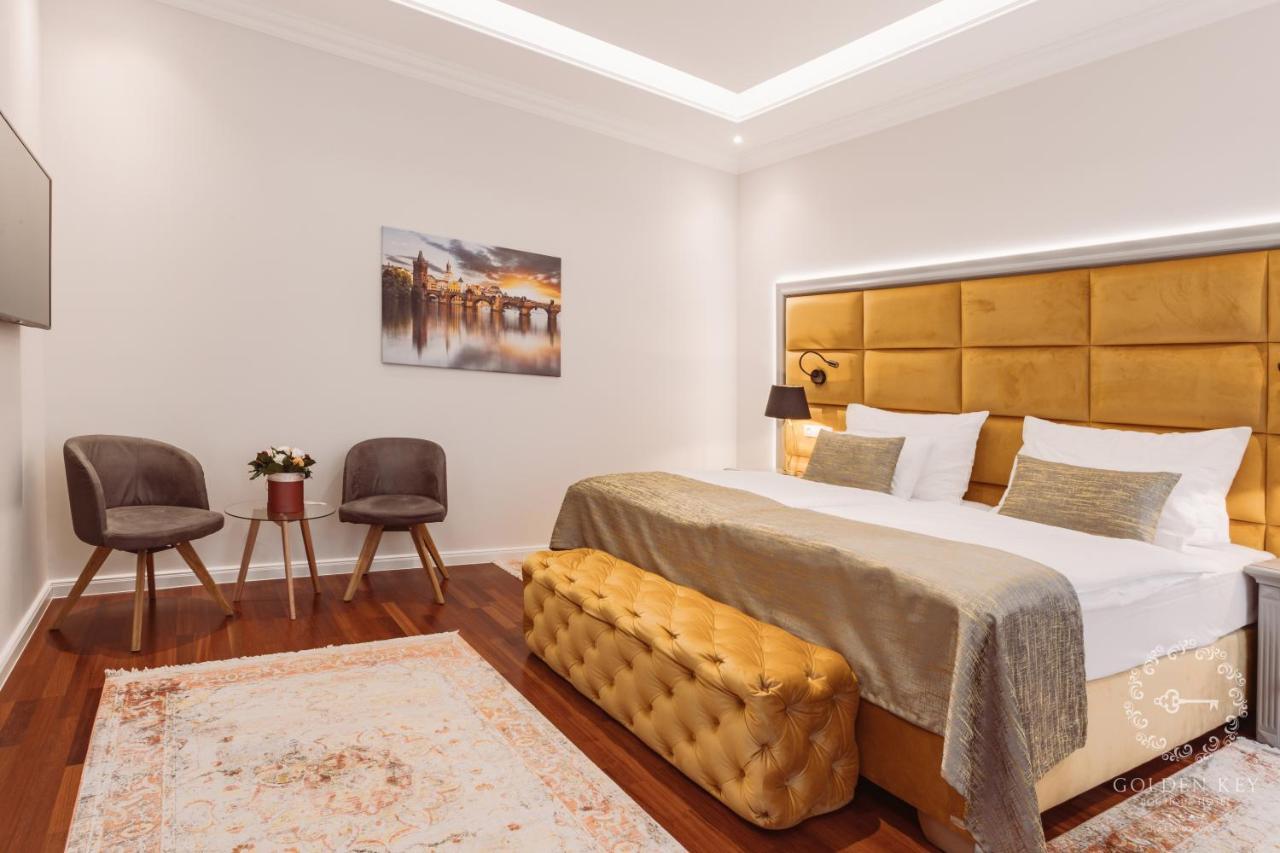 Golden Key Boutique Hotel 卡罗维发利 外观 照片